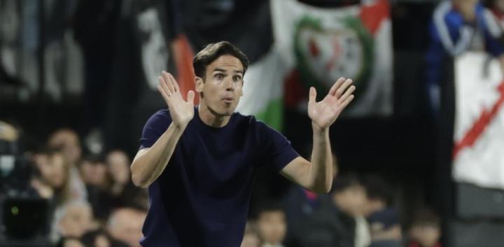  巴列卡诺主帅赛前表态，挑战巴萨需近乎完美发挥，坚持原有战术风格。 体育新闻