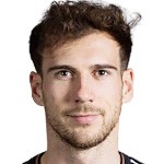  米兰出手示好，格雷茨卡合同即将到期；拜仁中场面临新选择。 体育新闻