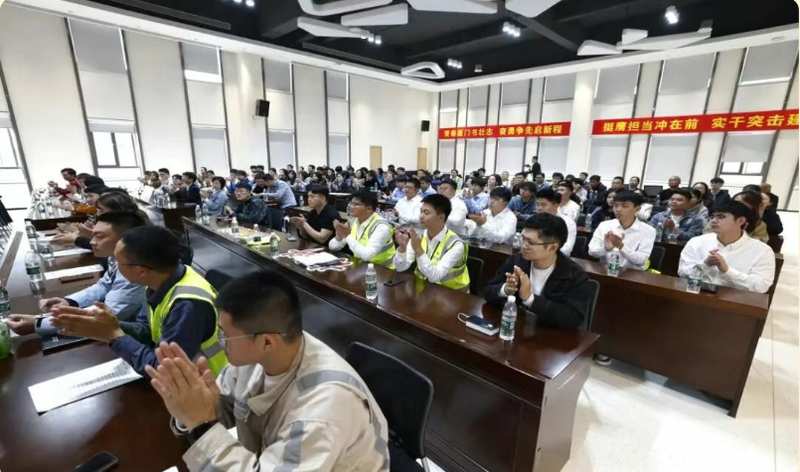  青春担当·青年力量：厦门青年突击队点燃重点项目攻坚引擎 新闻 青春担当·青年力量：厦门青年突击队点燃重点项目攻坚引擎 新闻